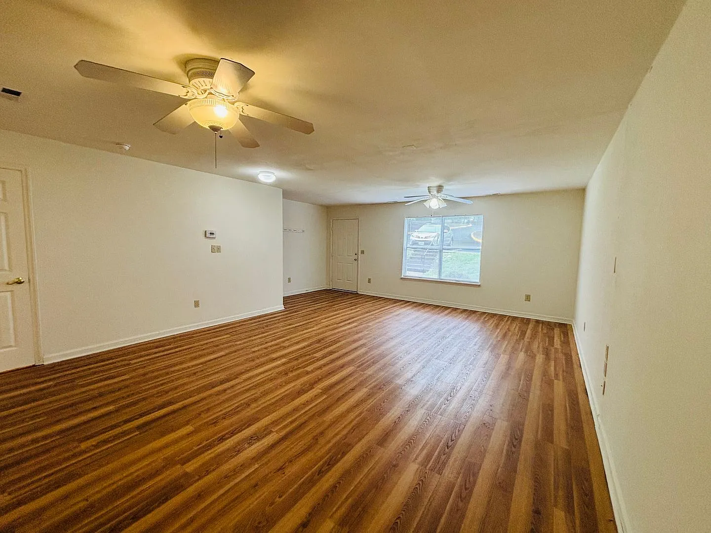 4 Bedroom 2.5 Bath Townhouse — Photo 3