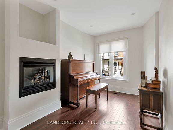 5th image of 107A Scollard St