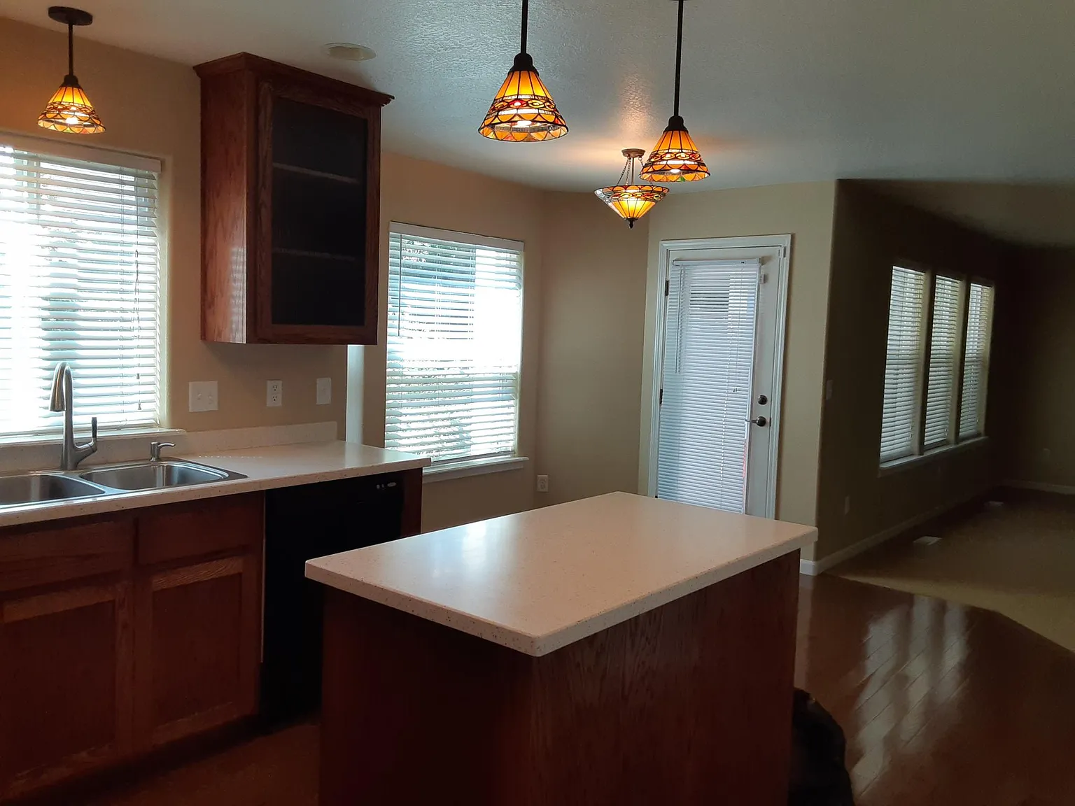 657 Spring Valley Dr — Photo 4