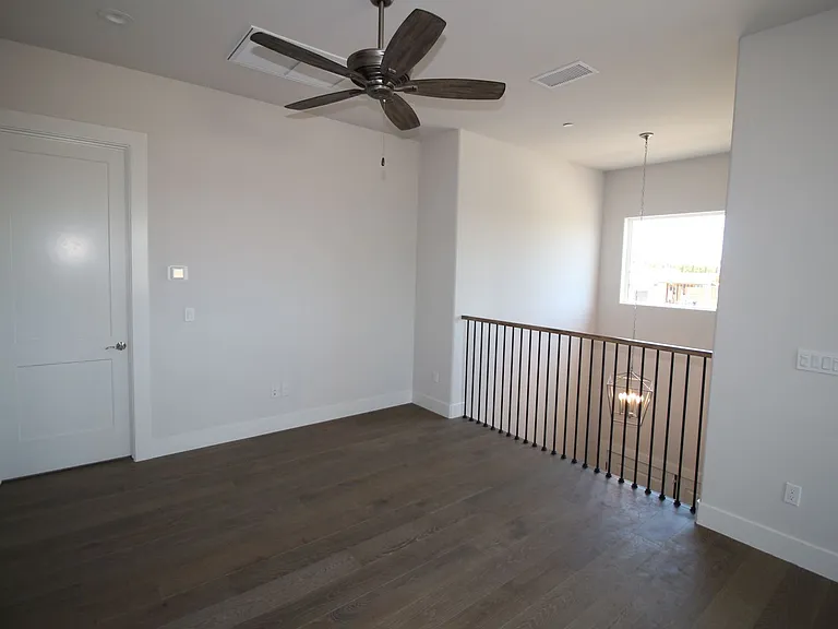 2104 Las Palmas — Photo 17