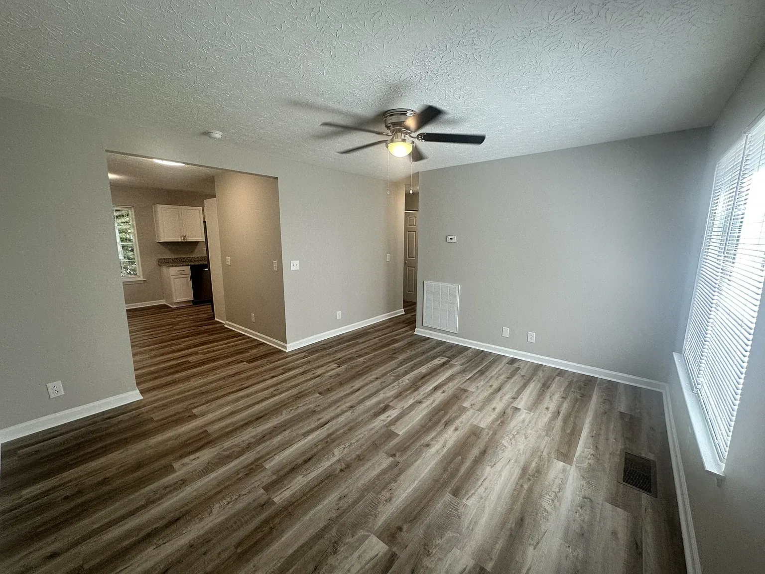 2 bed, 1.0 bath, 840 sqft, $1,400 — Photo 3