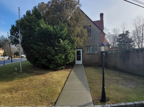 94 Martha Ct, North Babylon, NY
