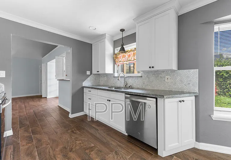 609 Inverary Dr — Photo 10