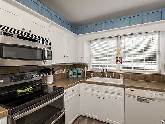 2nd image of 4201 Stonehill Ln