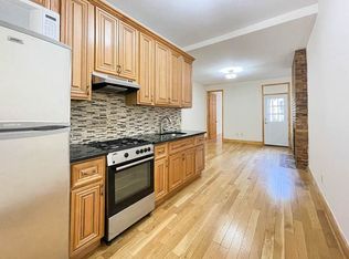 550 Bainbridge St APT 2R, Brooklyn, NY 11233