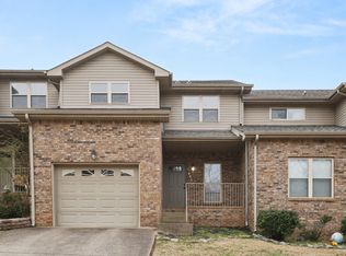 424 Country Club Ct, Clarksville, TN
