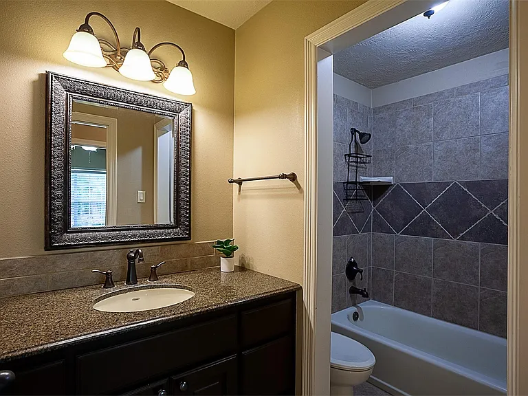 289 Broadmoor Dr — Photo 34