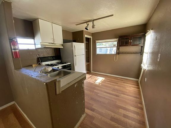 4th image of 1640 Genie St #27