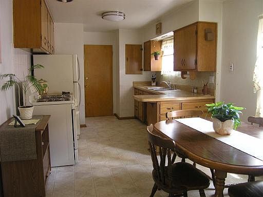 3rd image of 3847 S Oak Park Ave