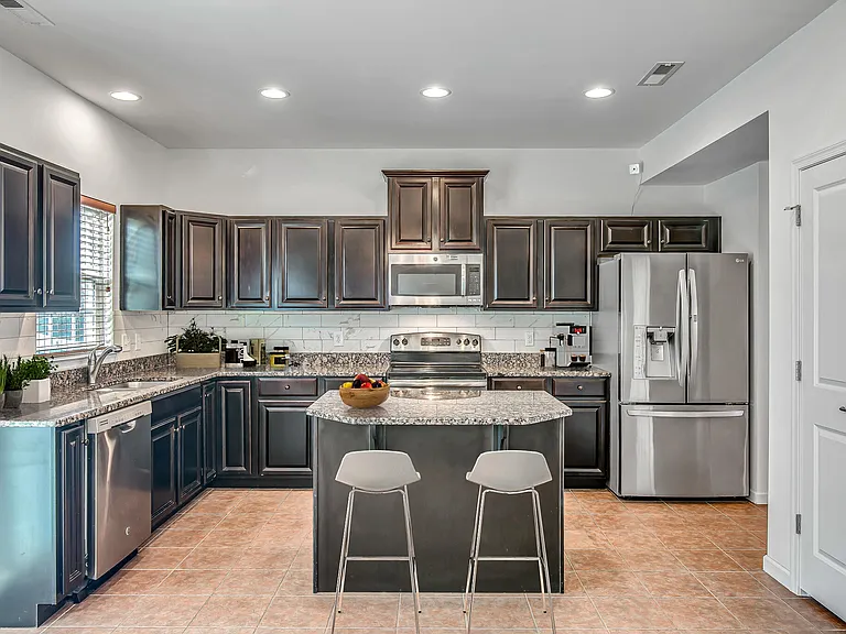 290 Cobblestone Lndg — Photo 3