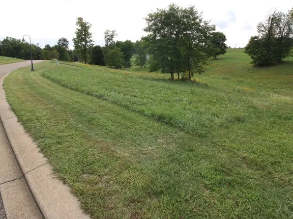 5270 Stonegate Dr, Zanesville, OH 43701