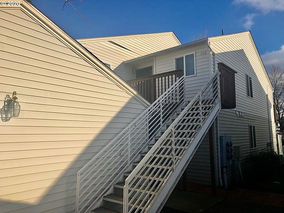 2nd image of 4000 NE 109th Ave Unit 202