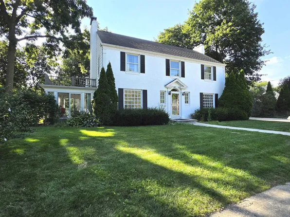 22 S Garfield Ave, Janesville, WI 53545
