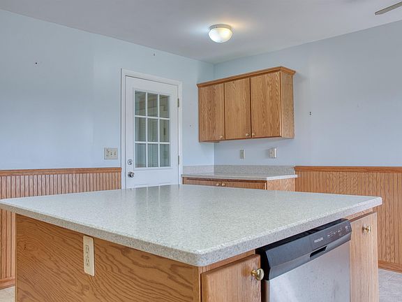 5th image of 2470 Lyons Rd