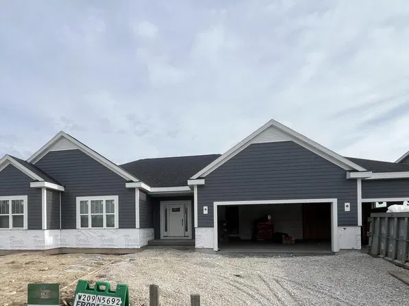 W209N5692 Turnberry LANE, Menomonee Falls, WI 53051