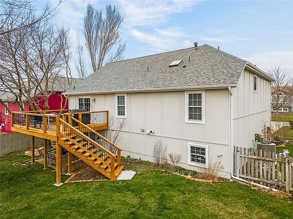 3rd image of 1305 Dogwood Dr
