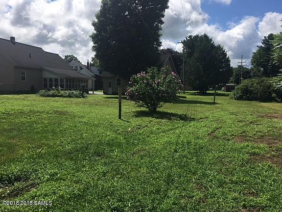 4th image of 10 Circle Dr