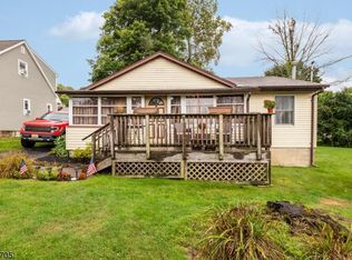 61 Fairview Dr, Hewitt, NJ 07421