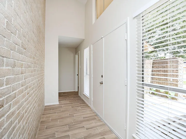22318 Fincastle Dr — Photo 7