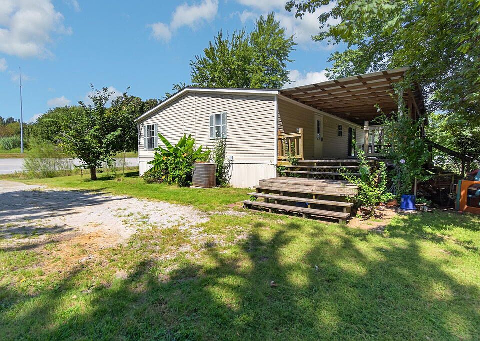 1st image of 135 Cedar Ln