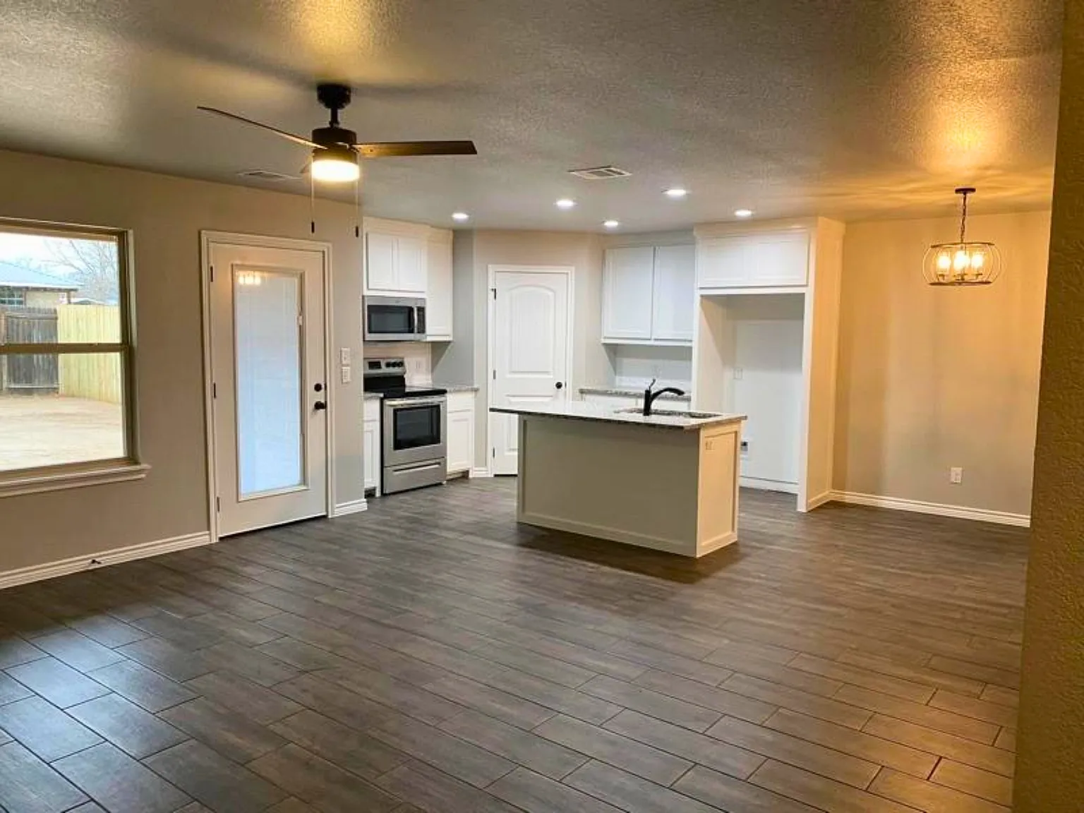 3 bed, 1398 sqft, $2,000 — Photo 3