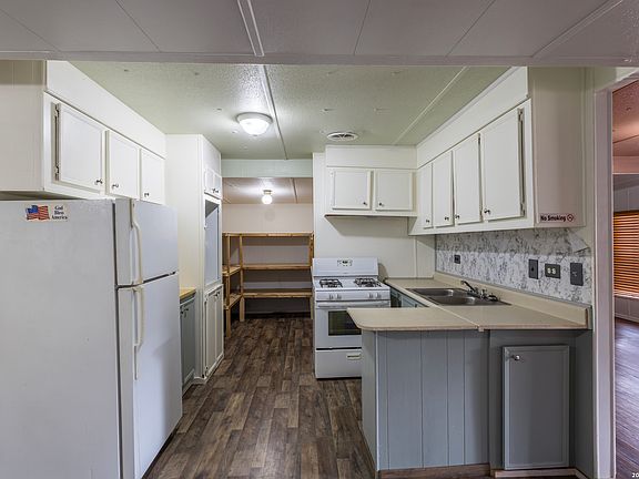 5th image of 703 S Baylor