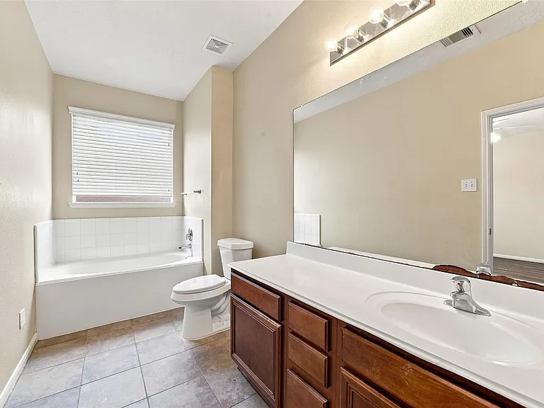 16726 Vivian Point Ln — Photo 22