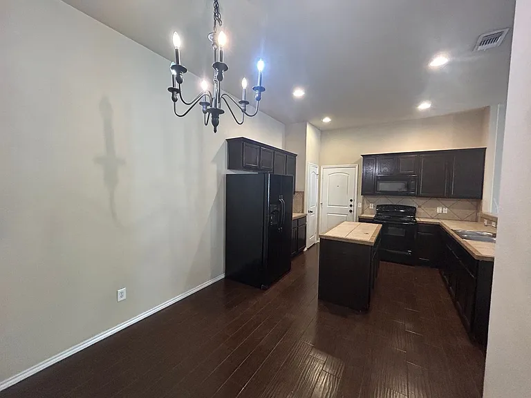 298 Rosalie Dr — Photo 5