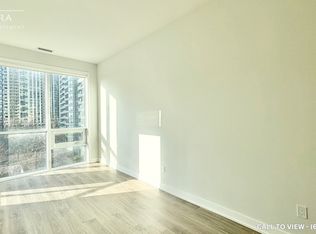 430 Square One Dr #421, Mississauga, ON L5B0E2