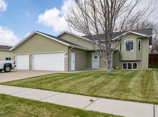 4613 Lewis Rd NW, Mandan, ND 58554