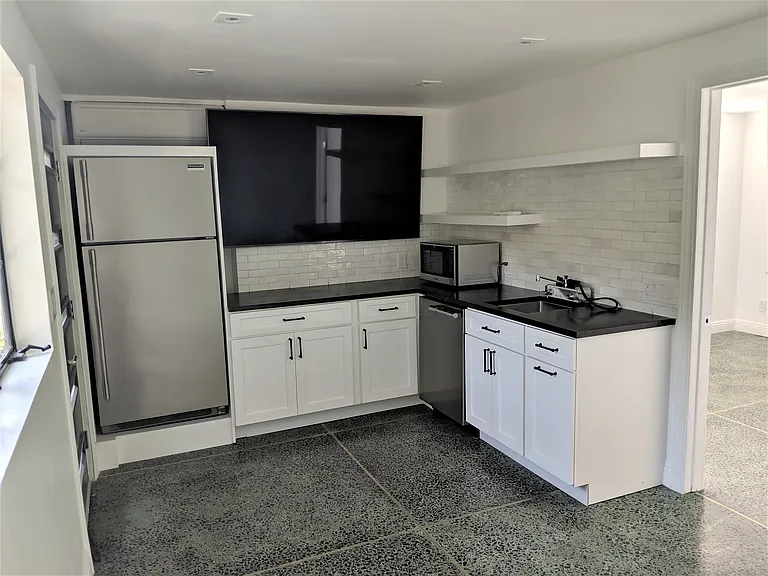 10413 Hebron Ln — Photo 15