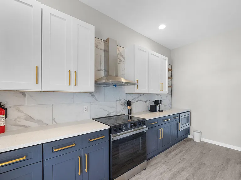 NW 15th Ln — Photo 6