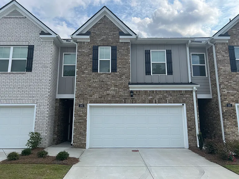 295 Silver Moon Dr — Photo 1