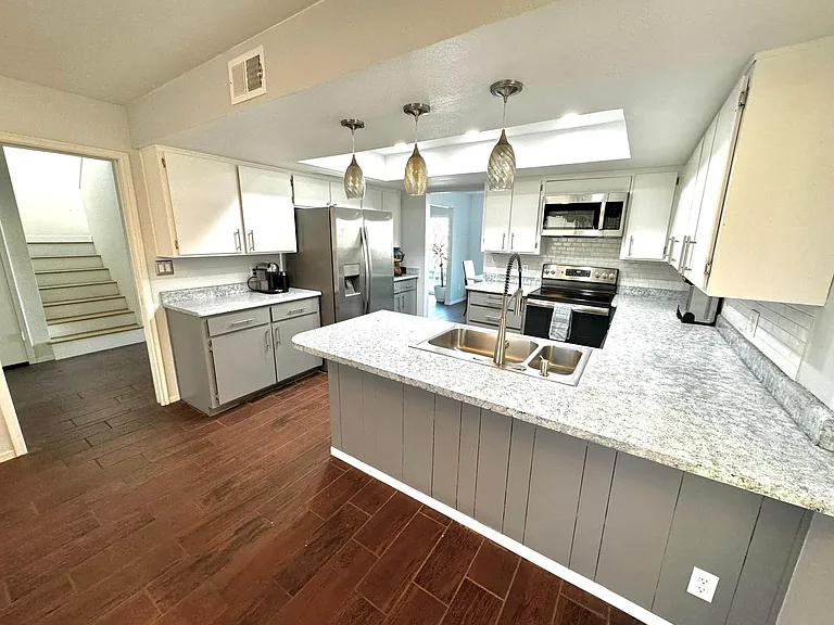 932 W Oakland St — Photo 10