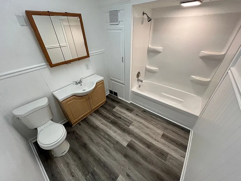 2408 W High St — Photo 11