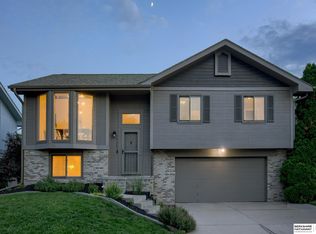 15227 Valley St, Omaha, NE 68144