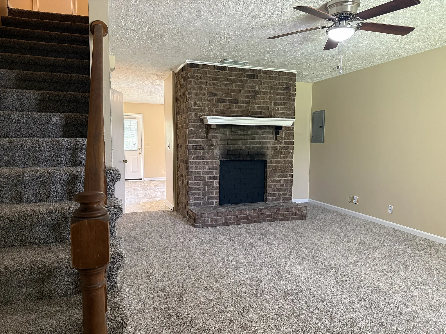 2 bed, 1.5 bath, 1368 sqft, $1,535 — Photo 3