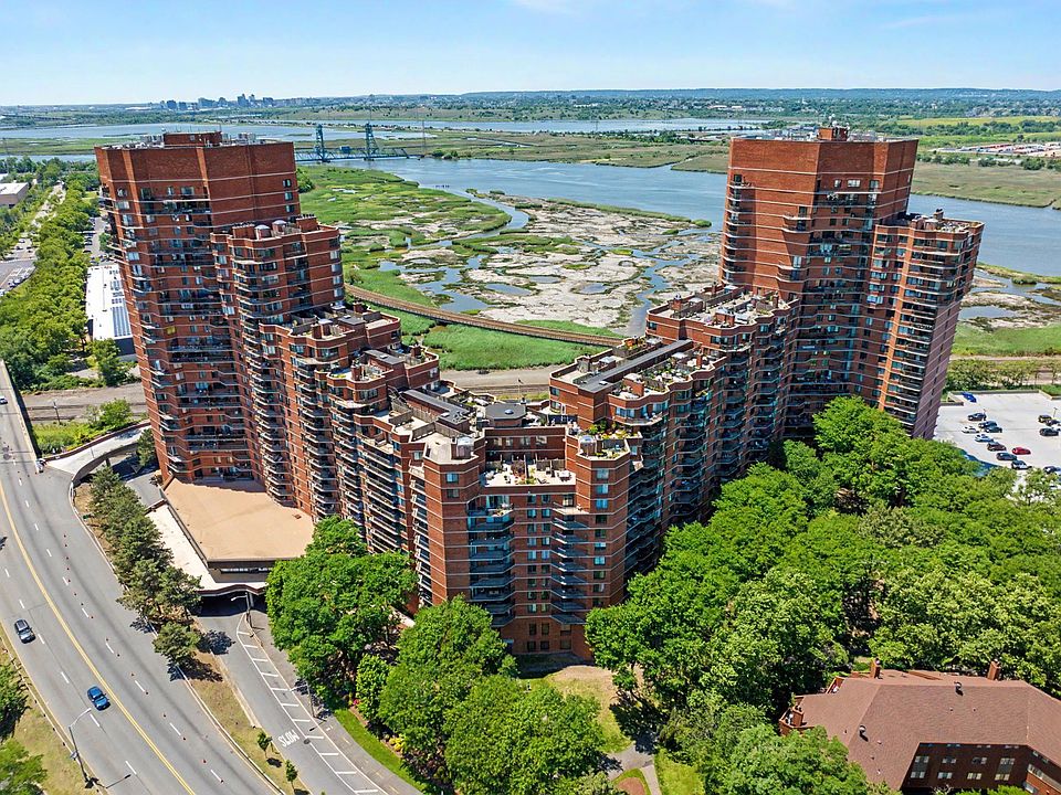 1st image of 1015 Harmon Cove Tower