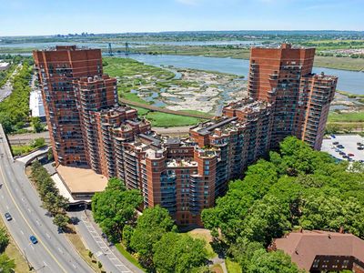 1015 Harmon Cv, Secaucus, NJ, 07094