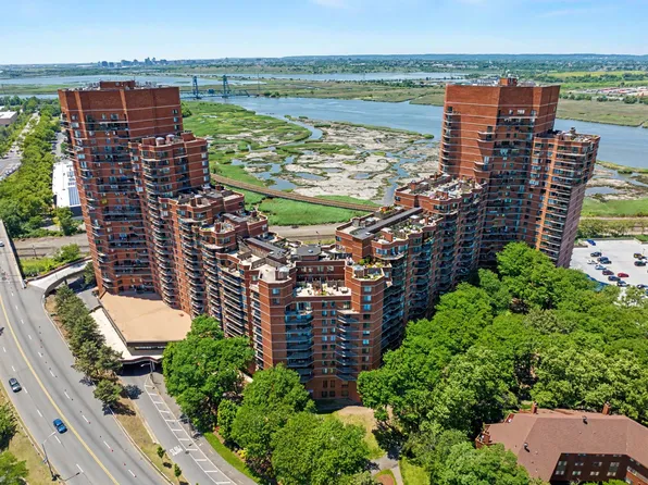 1015 Harmon Cove Tower image 1 of 34