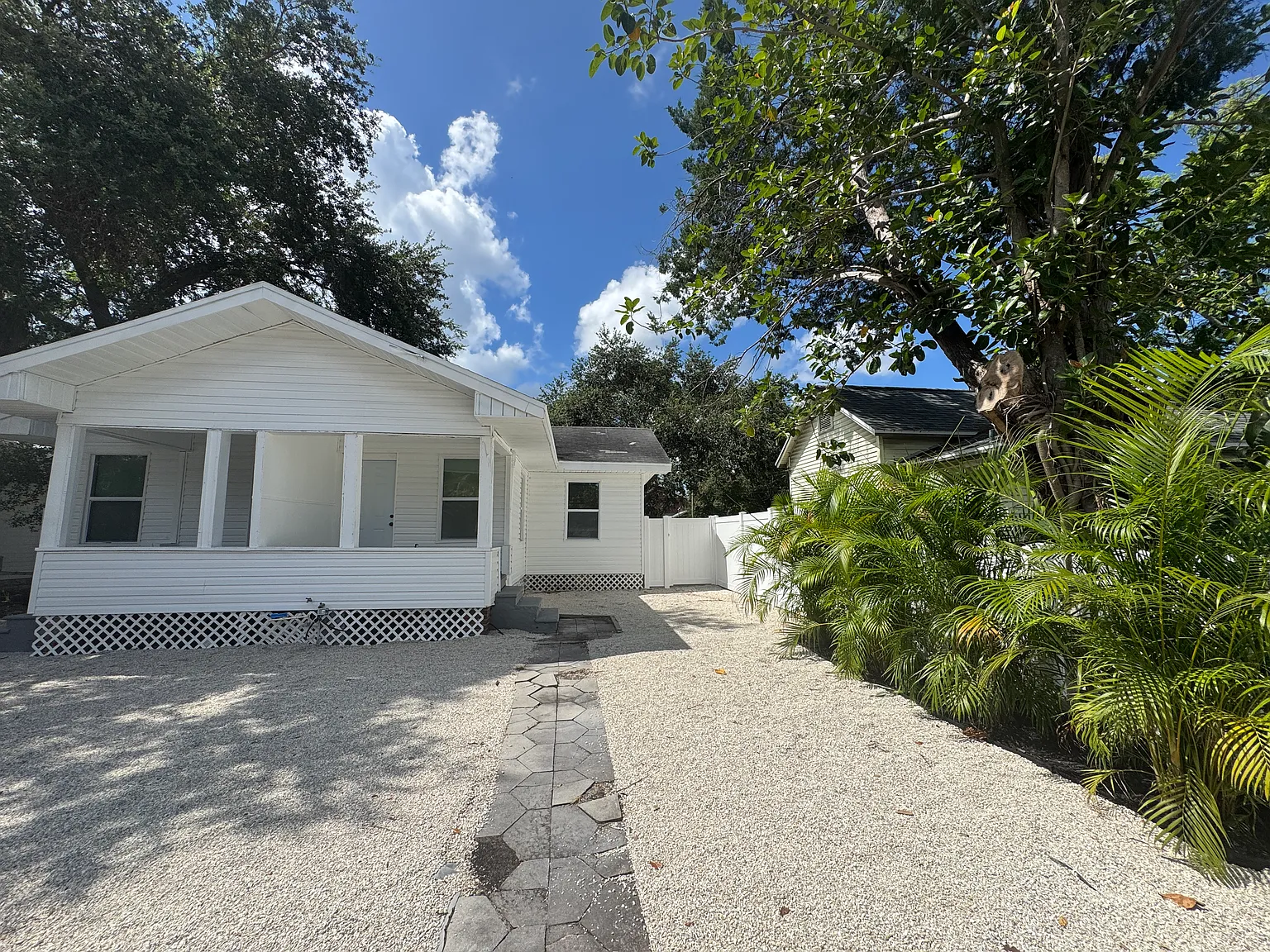2 bed, 625 sqft, $1,899 — Photo 2