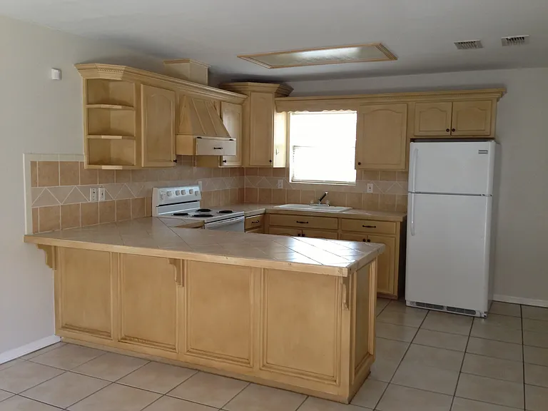 3022 Carson St — Photo 3