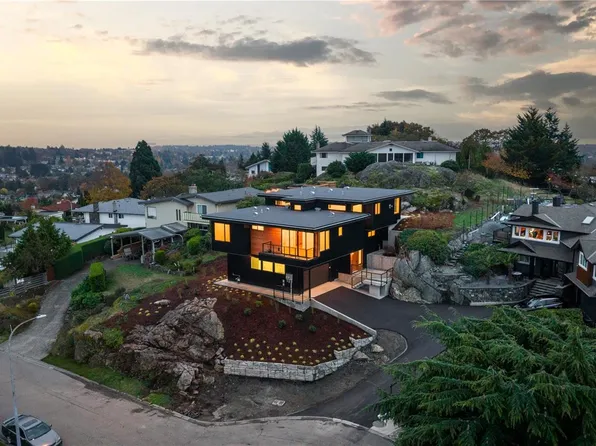 3700 Kootenay Pl, Saanich, BC V8P 2G2