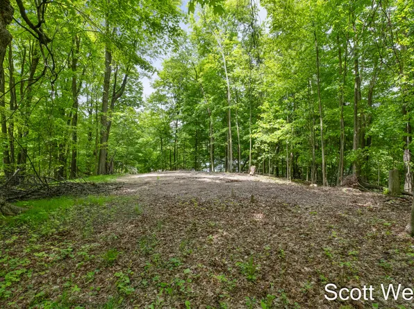 7710 House Ct NE, Belmont, MI 49306