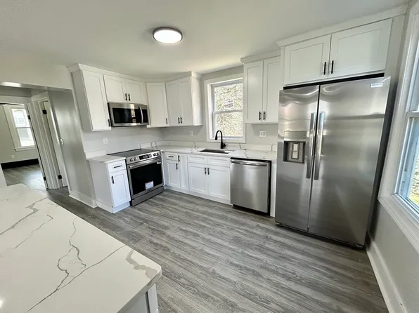 16 North St, West Springfield, MA 01089