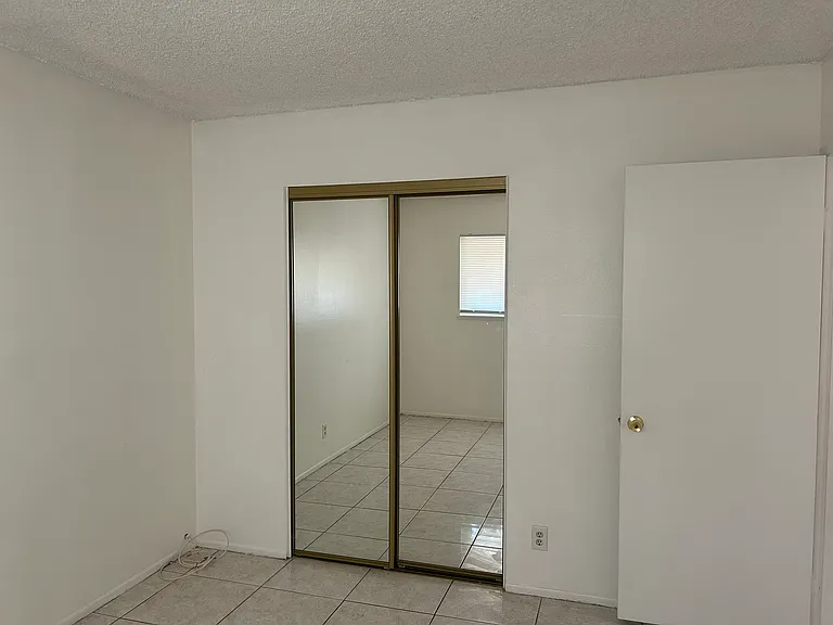 920 Palmhurst Dr — Photo 4