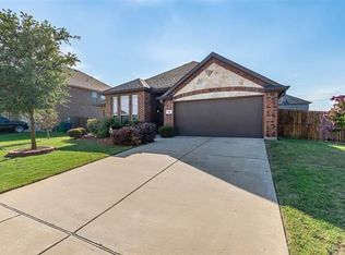 113 Honeysuckle Ln, Waxahachie, TX 75165