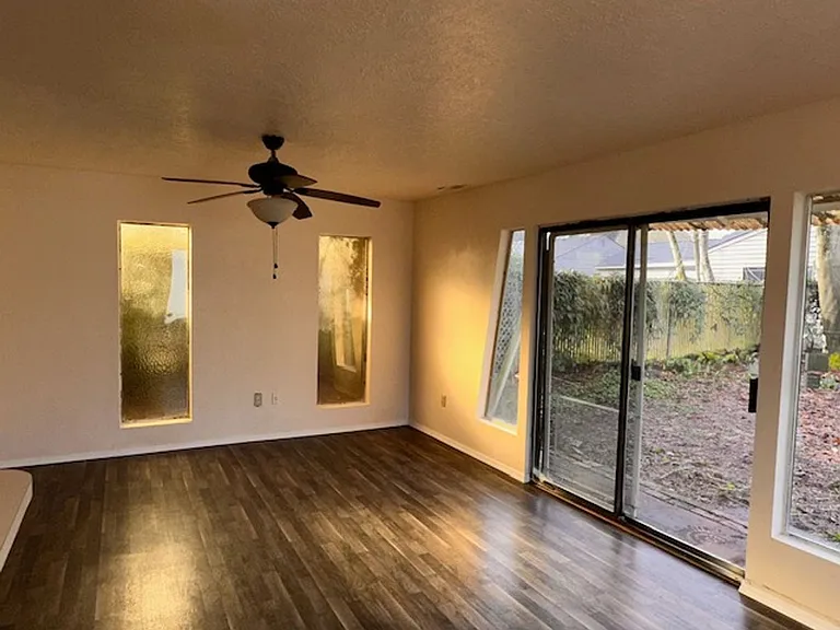 8003 N Wabash Ave — Photo 15