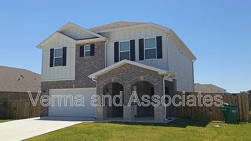 2141 Bluebonnet Ln Photo 1