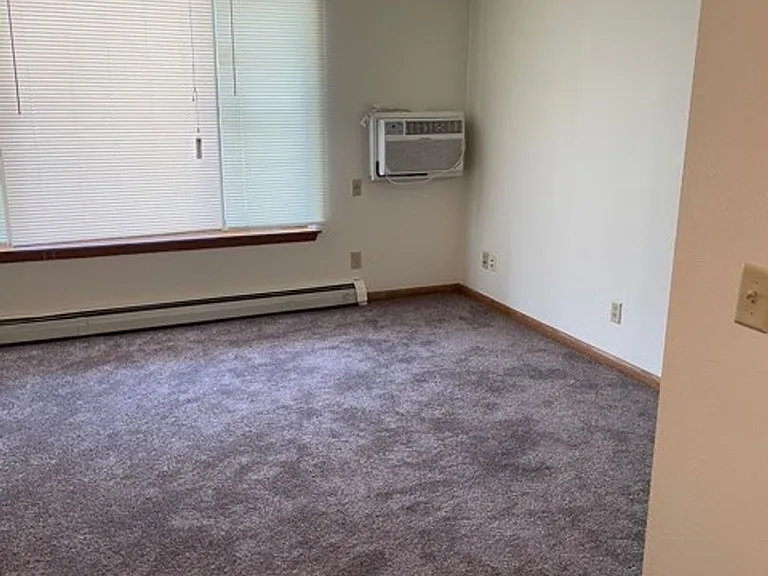 Garden Circle Apartments — Photo 13